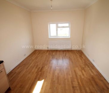 Ambleside Drive, Southend On Sea - Photo 3