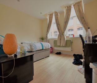 3 bedroom Flat in St Pauls Street, Leeds - Photo 4