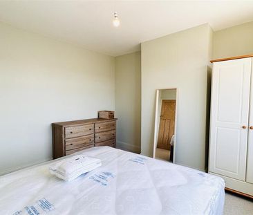 3 bedroom end of terrace house to rent - Photo 4