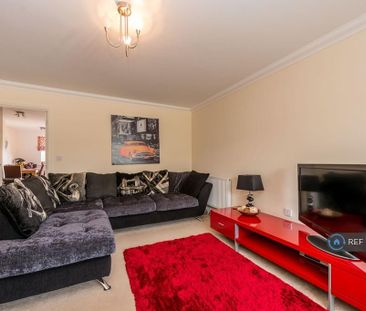 4 bedroom semi-detached house to rent - Photo 2