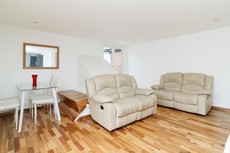 2 bedroom townhouse to rent - Photo 2