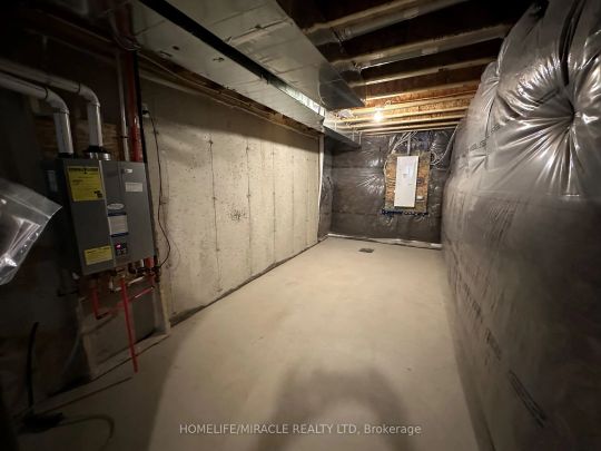 Condo Townhouse For Lease | X8472960 - Photo 1