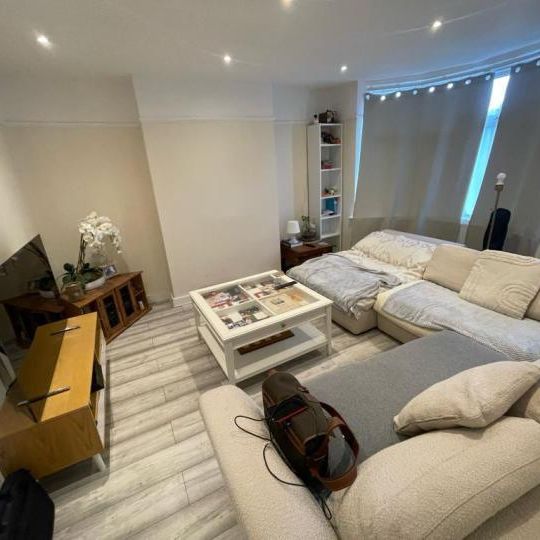 4 bedroom semi-detached house to rent - Photo 1