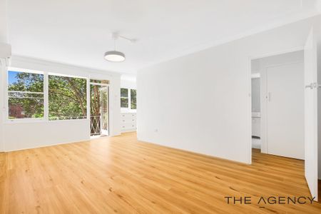 Tastefully Renovated, Sun Kissed And Private Apartment In A Leafy Setting - Photo 2