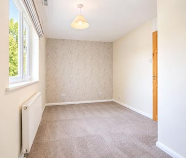 3 bedroom link detached house to rent - Photo 3