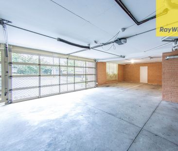 WELL MAINTAINED TRIPLEX! - Photo 2