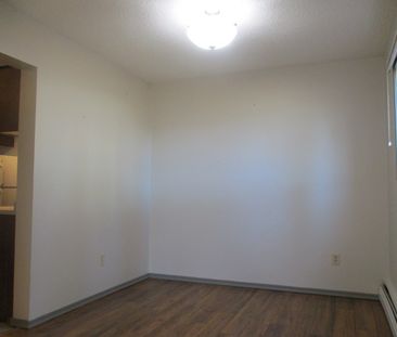 2 Bedroom Unit Across from Hospital!! - Photo 3