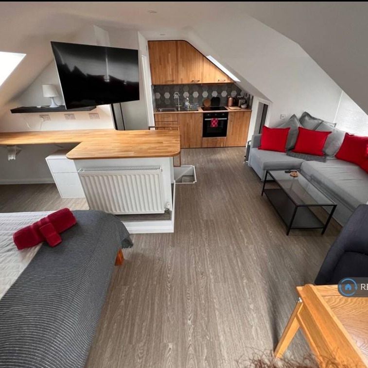 Studio to rent - Photo 1