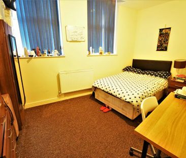 5 bedroom flat to rent - Photo 3