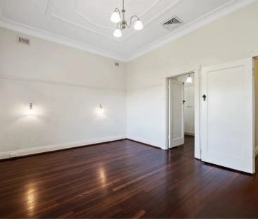 Charming apartment on Broadway - Photo 6