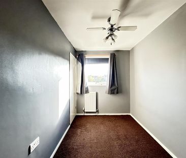 3 Bedroom House - Mid Terrace To Let - Photo 2