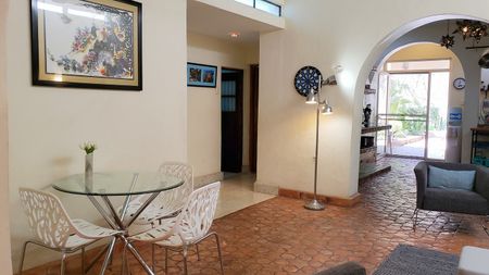 4 Bedrooms with Garage – 2 Blocks from Paseo - Photo 3