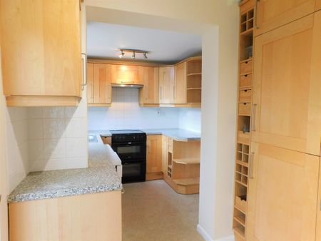 2 bedroom semi-detached to let - Photo 2