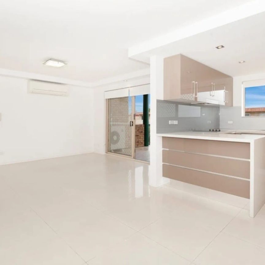 Lifestyle & Appeal - 2 bedroom 2 bath - this property has it all! - Photo 1