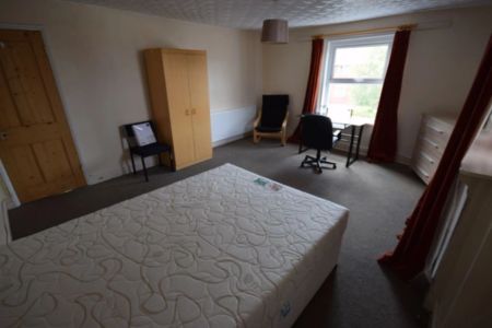 To Rent Kinson Road, Wallisdown, Bournemouth, BH10 £1,640 pcm Tenancy Info - Photo 3