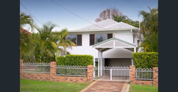 Dual Living in One of Brighton’s Most Sought-After Locations - Photo 1