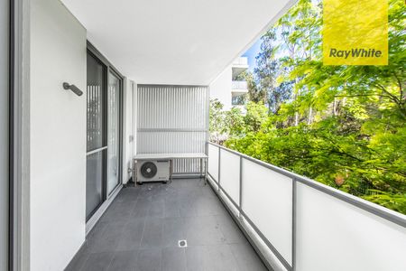 REFRESHED NORTH FACING MODERN TWO-BEDROOM APARTMENT WITH LEAFY AND PRIVATE ASPECT - Photo 4