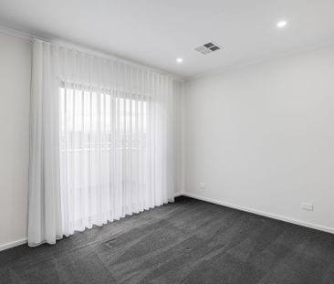 Modern Living in the heart of Findon - Photo 3