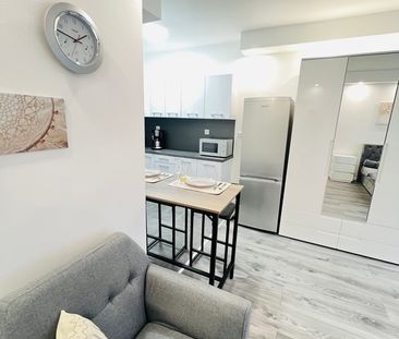 Frisch renoviertes, hochwertig möbliertes, großzügiges Apartment mi... - Foto 1