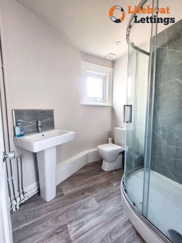 1 bedroom in a house share to rent - Photo 5