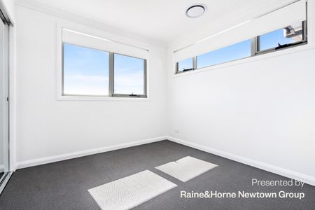 Modern Comfort in Austral - Photo 3