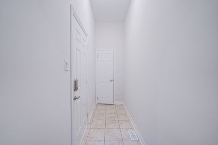 For Lease - 81 Kaitting Trail, Oakville, Ontario - Photo 4