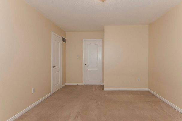 For Lease - 3350 Crimson King Circle, Mississauga, Ontario - Photo 1