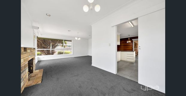 Stylish & Comfortable Family Living in Hoppers Crossing !! - Photo 1