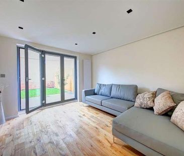 Penrose Grove, London, SE17 - Photo 2