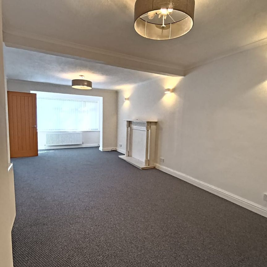 Spacious 3-Bedroom Family Home in Failsworth!! - Photo 1