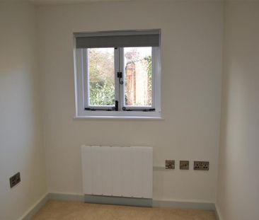 2 bedroom character property to rent - Photo 3