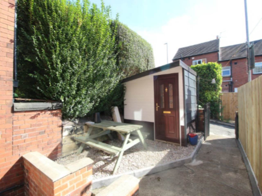 De Lacy Mount (Room 1), Kirkstall, Leeds - Photo 1