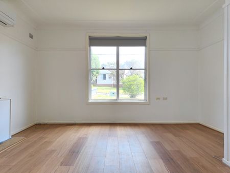 Neat & Tidy Property in Heart of Shortland - Photo 4