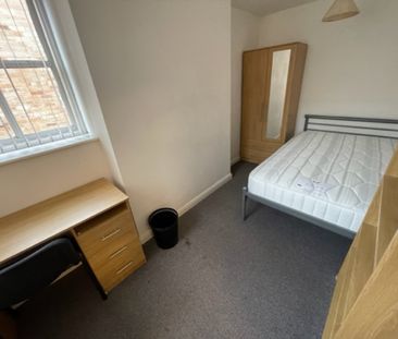 4 Bed Student Accommodation - Photo 2