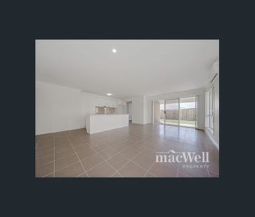 Spacious Family Living in the Heart of Yarrabilba - Photo 5