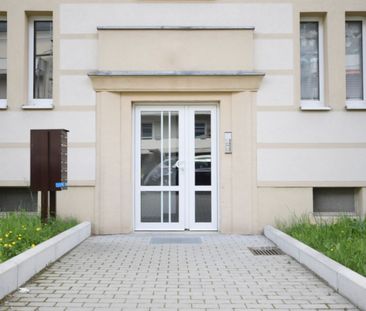 Laminat • Balkon mit Sonne • 2-Raum • Tageslichtbad mit Wanne • ruh... - Foto 1