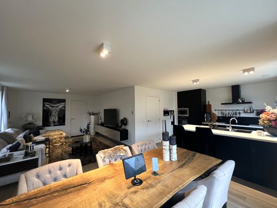 Ruime woning met 5 slaapkamers nabij het centrum - Photo 1