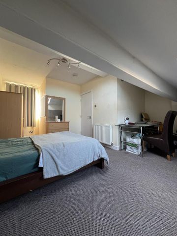 6 bedroom semi-detached house to rent - Photo 3