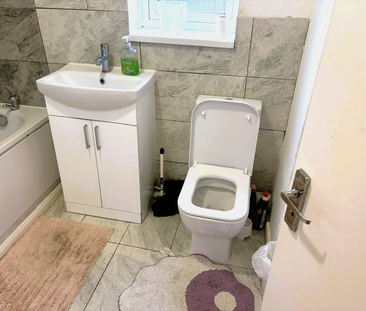 1 bedroom in a house share to rent - Photo 5