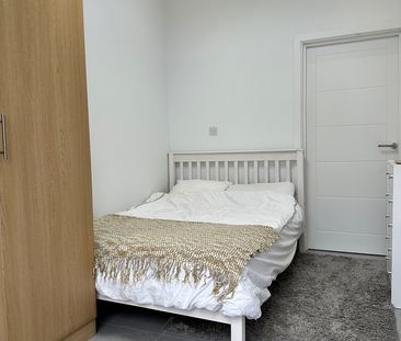 1 Bed Bungalow, Roxeth Green Avenue, HA2 - Photo 3