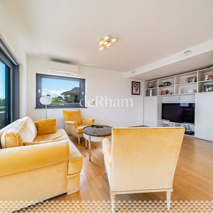 Contemporary luxury villa with pool and lake view! - Photo 1