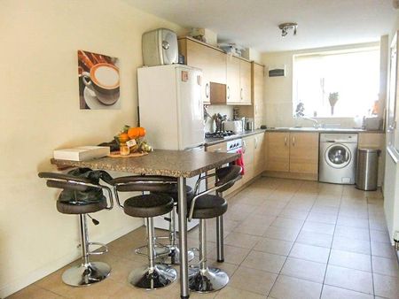 4 bedroom terraced house to rent - Photo 5