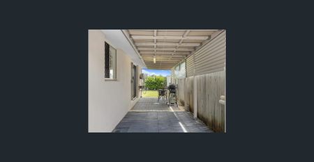 Family Home in Central Coomera Location - 6KW Solar System - Photo 2