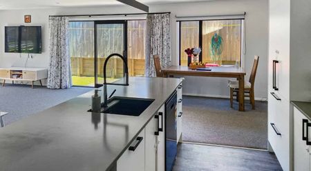 Upper Hutt Living - Photo 3