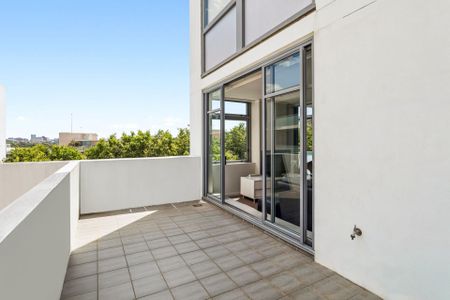 Spacious Three Bedroom Apartment with Modern Style and Stunning Balcony! - Photo 5