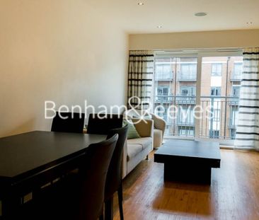 2 Bedroom flat to rent in Curtiss House, Heritage Avenue, NW9 - Photo 1