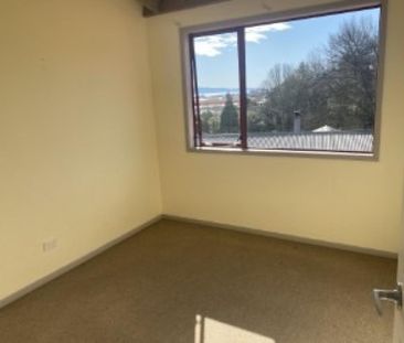 Private sunny 3 bedroom home - Photo 6