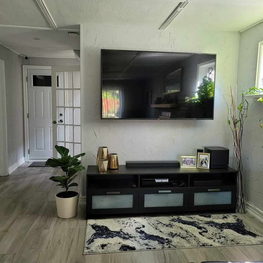 For Lease - 198 Braymore Boulevard, Toronto, Ontario - Photo 1