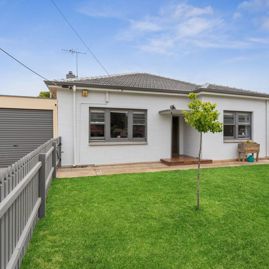 Charming 1940s Art Deco Home! - Open to View Tuesday 18th November 5.15pm - 5.30pm - Photo 1