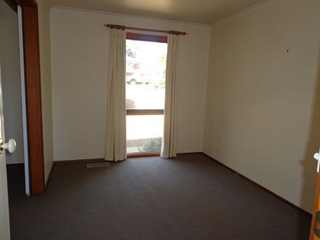 3 Hirst Place, Giralang ACT 2617 - House For Rent | Domain - Photo 4